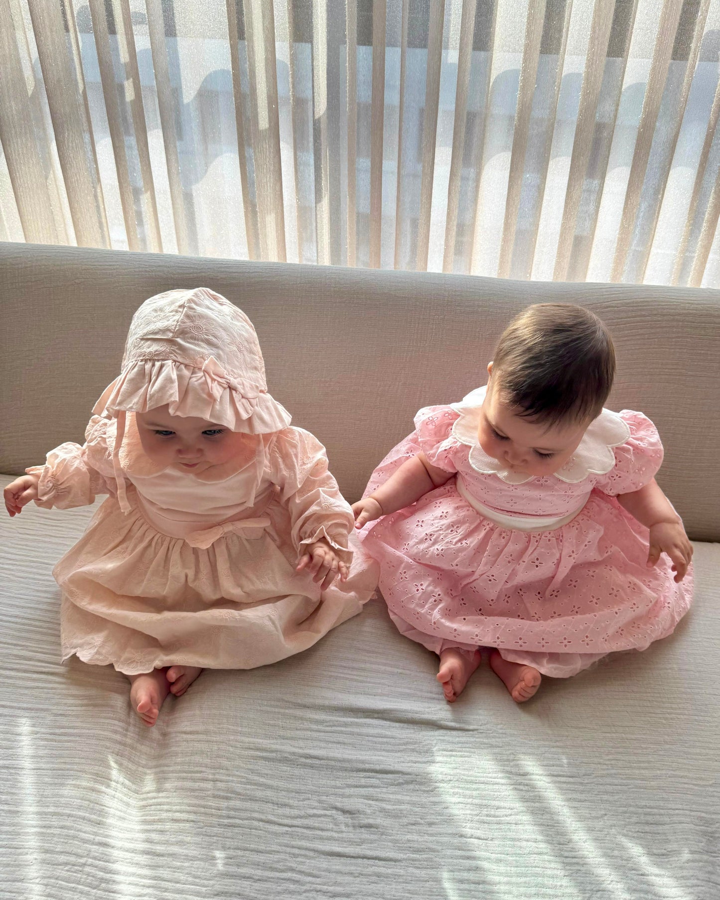 Brode Yakalı Çiçekli Pembe Elbise