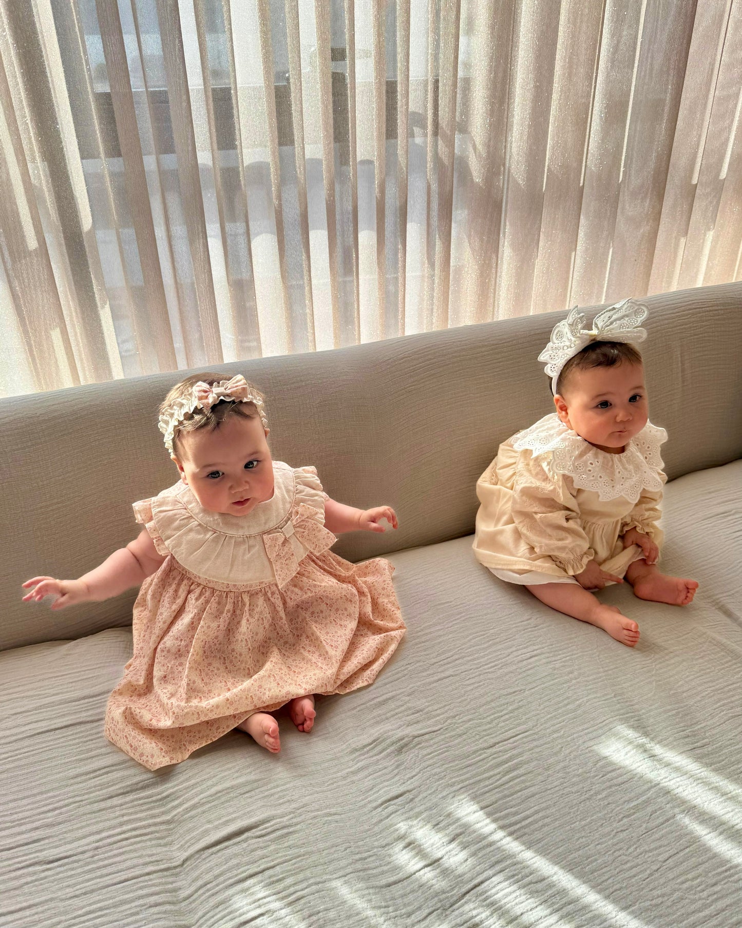 Fırfırlı Yaka Detaylı Çiçek Desenli Bebek Elbise - Saç Bandı Takım